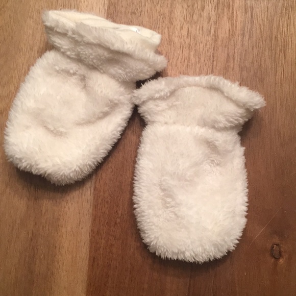 Hat and Mittens set - Picture 3 of 3